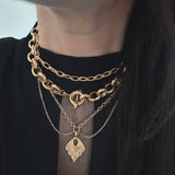 Collier Isis